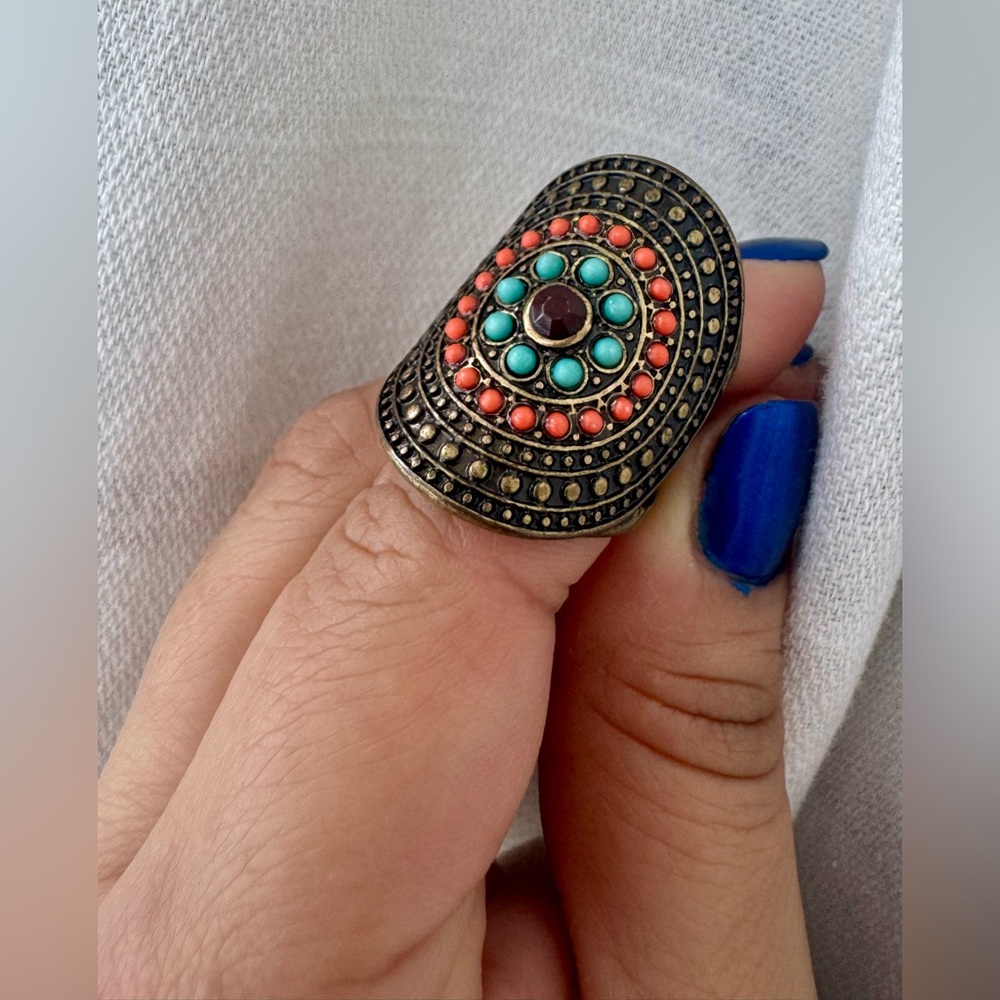 🪸 Vintage Bohemian Ring with Turquoise & Coral Accents - Picture 5 of 6